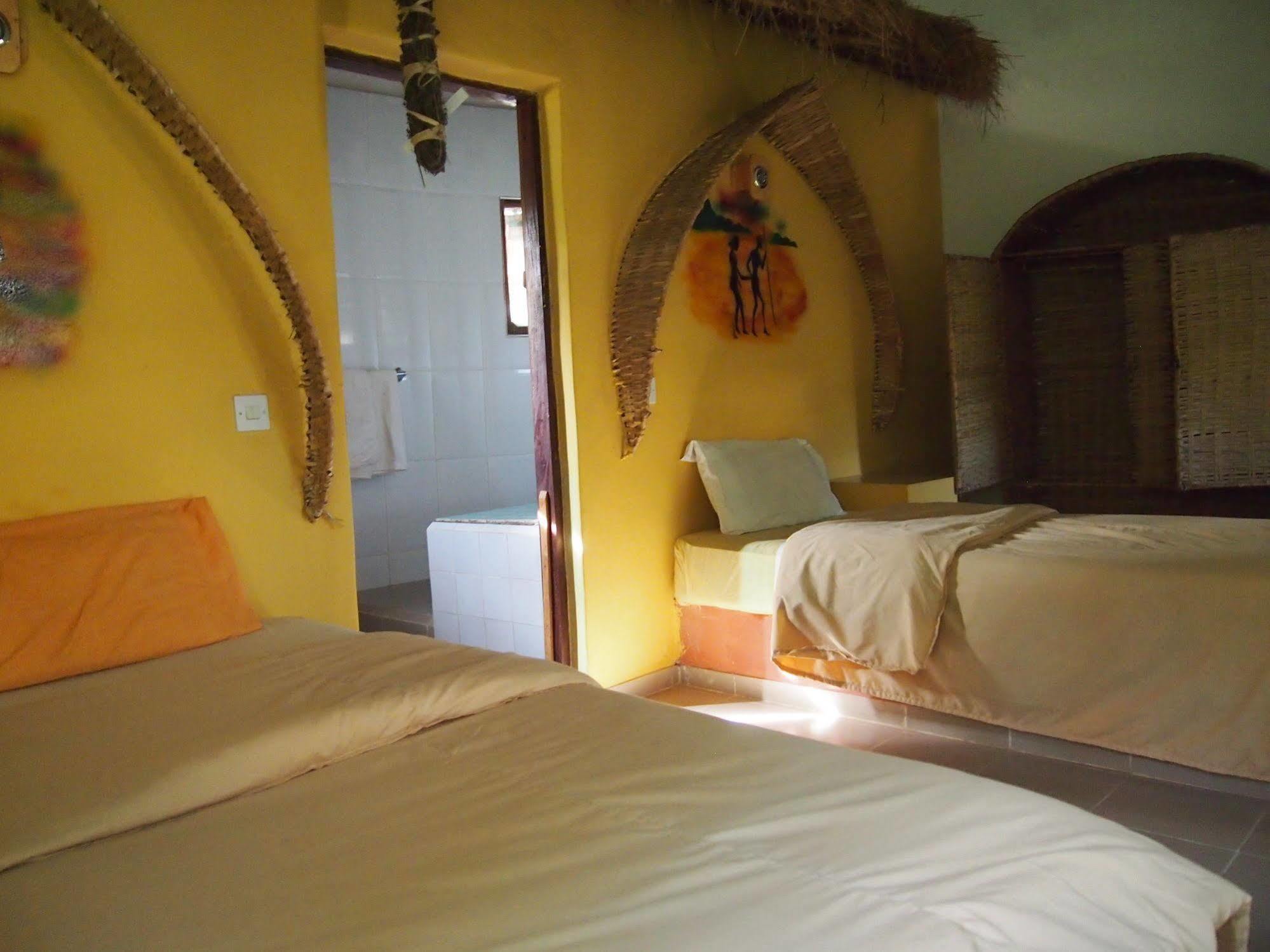 Footsteps Eco-Lodge Gunjur Exterior foto