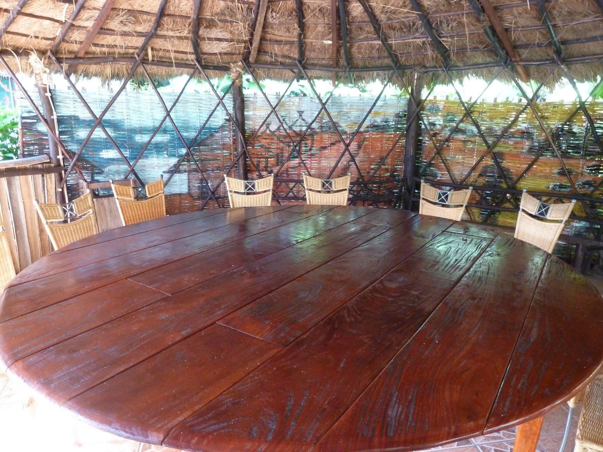 Footsteps Eco-Lodge Gunjur Exterior foto